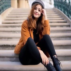 Meet your Posher, Alexzandries